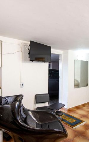 Casa à venda com 200m², 2 quartos e 2 vagasQuarto de Serviço