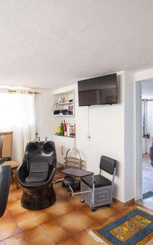 Casa à venda com 200m², 2 quartos e 2 vagasQuarto de Serviço