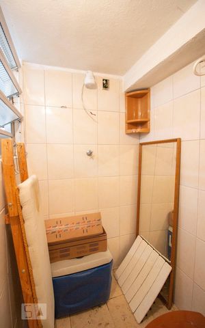 Casa à venda com 200m², 2 quartos e 2 vagasBanheiro de Serviço