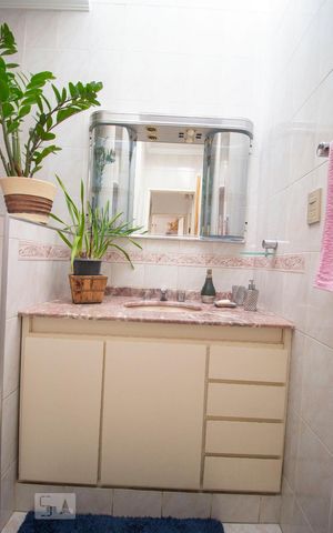 Casa à venda com 200m², 2 quartos e 2 vagasBanheiro Social