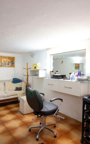 Casa à venda com 200m², 2 quartos e 2 vagasQuarto de Serviço