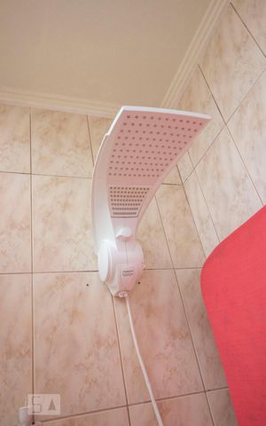 Casa à venda com 200m², 2 quartos e 2 vagasChuveiro