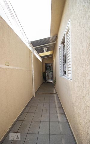 Casa à venda com 200m², 2 quartos e 2 vagasCorredor
