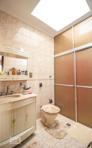 Casa à venda com 200m², 2 quartos e 2 vagasBanheiro da Suíte