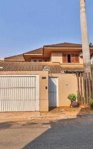 Casa para alugar com 420m², 4 quartos e 5 vagas Casa para alugar com 420m², 4 quartos e 5 vagasFachada