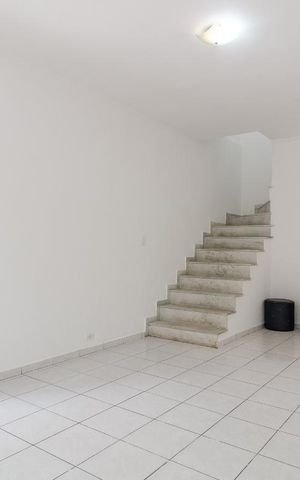 Casa à venda com 135m², 3 quartos e 2 vagas Casa à venda com 135m², 3 quartos e 2 vagasSala