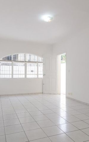 Casa à venda com 135m², 3 quartos e 2 vagas Casa à venda com 135m², 3 quartos e 2 vagasSala
