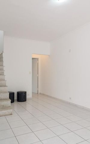 Casa à venda com 135m², 3 quartos e 2 vagas Casa à venda com 135m², 3 quartos e 2 vagasSala