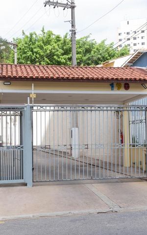 Casa à venda com 108m², 2 quartos e 2 vagas Casa à venda com 108m², 2 quartos e 2 vagasFachada do Condomínio