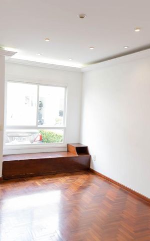 Casa à venda com 108m², 2 quartos e 2 vagas Casa à venda com 108m², 2 quartos e 2 vagasSala
