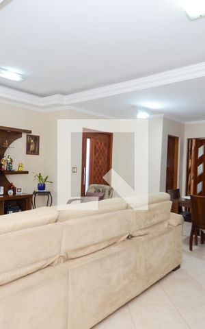 Casa à venda com 200m², 4 quartos e 4 vagasSala