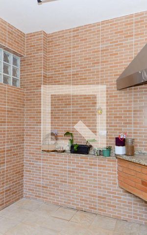 Casa à venda com 200m², 4 quartos e 4 vagasChurrasqueira