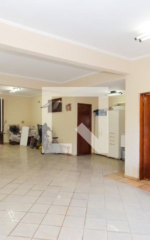 Casa à venda com 200m², 4 quartos e 4 vagasGaragem