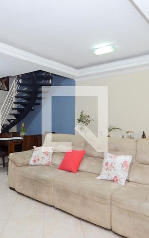 Casa à venda com 200m², 4 quartos e 4 vagasSala