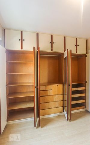 Apartamento para alugar com 71m², 2 quartos e 1 vaga Apartamento para alugar com 71m², 2 quartos e 1 vagaQuarto 1 Armario