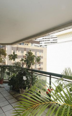 Apartamento à venda com 212m², 4 quartos e 3 vagasVaranda 
