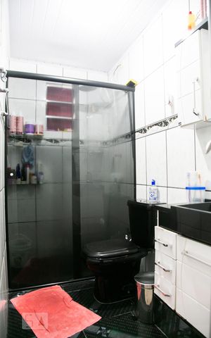 Casa à venda com 50m², 2 quartos e 1 vaga Casa à venda com 50m², 2 quartos e 1 vagaBanheiro