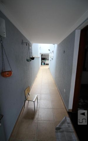 Casa à venda com 300m², 3 quartos e 6 vagasCorredor
