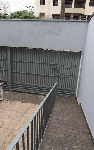 Casa à venda com 300m², 3 quartos e 6 vagasCorredor