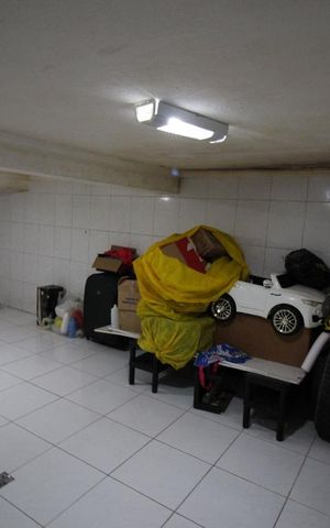 Casa à venda com 300m², 3 quartos e 6 vagasAdega