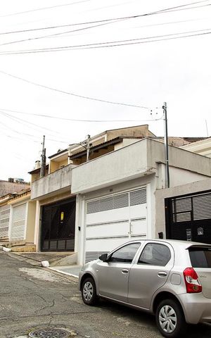 Casa à venda com 70m², 2 quartos e 2 vagasFachada