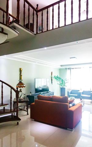 Casa à venda com 287m², 4 quartos e 3 vagasSala
