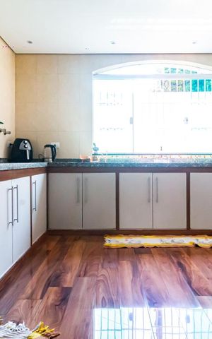 Casa à venda com 287m², 4 quartos e 3 vagasCozinha - Armários