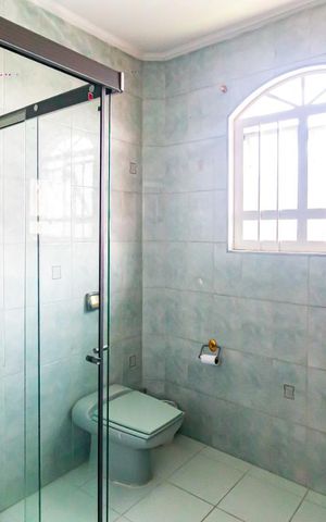 Casa à venda com 287m², 4 quartos e 3 vagasBanheiro Social
