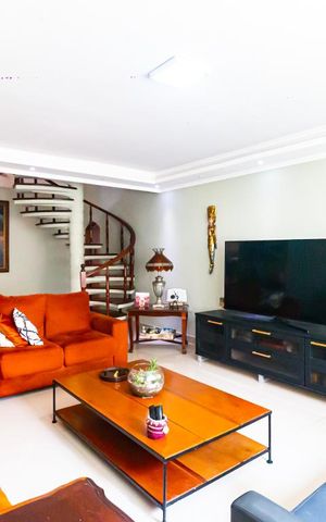 Casa à venda com 287m², 4 quartos e 3 vagasSala