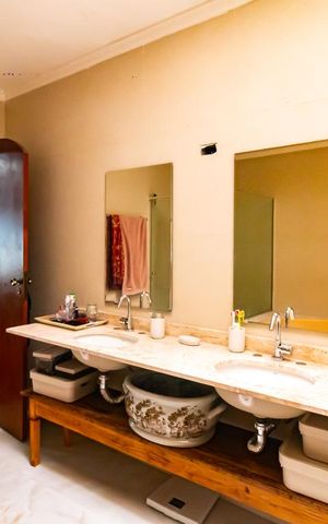 Casa à venda com 287m², 4 quartos e 3 vagasBanheiro da Suíte