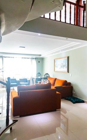 Casa à venda com 287m², 4 quartos e 3 vagasSala