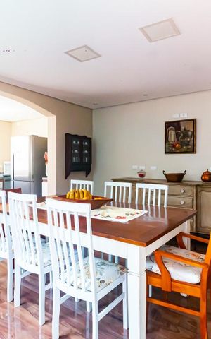 Casa à venda com 287m², 4 quartos e 3 vagasCozinha
