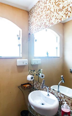 Casa à venda com 287m², 4 quartos e 3 vagasLavabo