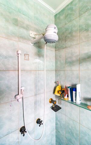 Casa à venda com 287m², 4 quartos e 3 vagasChuveiro