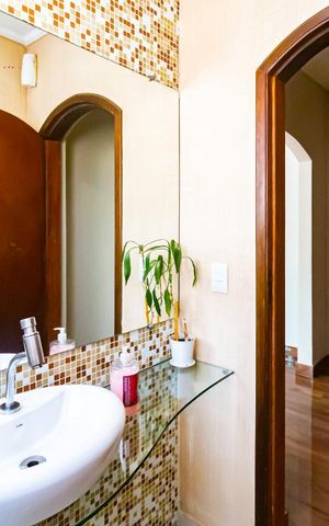 Casa à venda com 287m², 4 quartos e 3 vagasLavabo