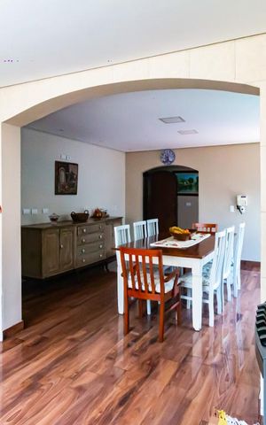 Casa à venda com 287m², 4 quartos e 3 vagasCozinha
