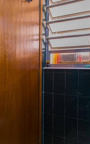 Casa à venda com 400m², 5 quartos e 8 vagas Casa à venda com 400m², 5 quartos e 8 vagasBanheiro da edícula