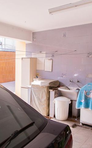 Casa à venda com 400m², 5 quartos e 8 vagas Casa à venda com 400m², 5 quartos e 8 vagasÁrea de serviço