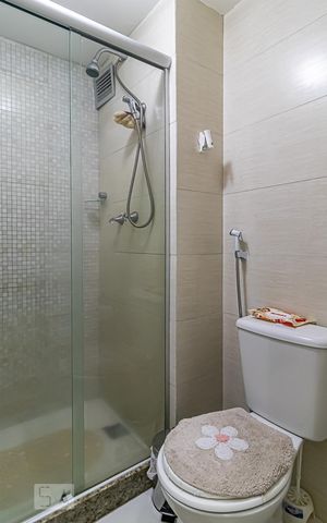 Apartamento à venda com 56m², 2 quartos e 1 vaga Apartamento à venda com 56m², 2 quartos e 1 vagaBanheiro