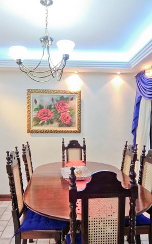 Casa à venda com 300m², 4 quartos e 4 vagas Casa à venda com 300m², 4 quartos e 4 vagasSala de Jantar