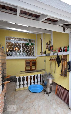 Casa à venda com 300m², 4 quartos e 4 vagas Casa à venda com 300m², 4 quartos e 4 vagasArea Externa