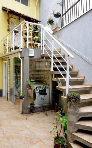 Casa à venda com 300m², 4 quartos e 4 vagas Casa à venda com 300m², 4 quartos e 4 vagasArea Externa
