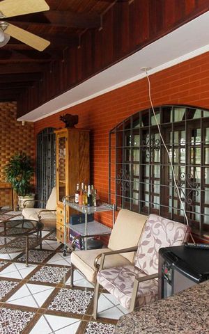 Casa à venda com 358m², 4 quartos e 4 vagas Casa à venda com 358m², 4 quartos e 4 vagasEspaço Gourmet