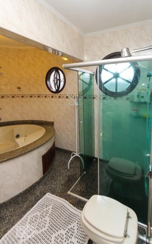 Casa à venda com 358m², 4 quartos e 4 vagas Casa à venda com 358m², 4 quartos e 4 vagasbanheiro da Suite