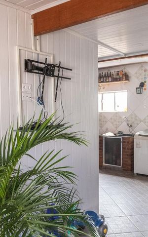 Casa à venda com 150m², 4 quartos e 2 vagas Casa à venda com 150m², 4 quartos e 2 vagasCasa 2 - Terraço
