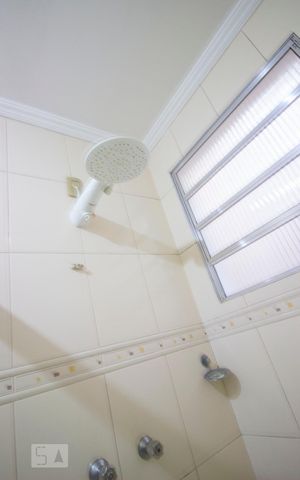 Casa à venda com 208m², 3 quartos e 2 vagasChuveiro