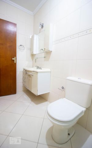 Casa à venda com 208m², 3 quartos e 2 vagasBanheiro da Suíte