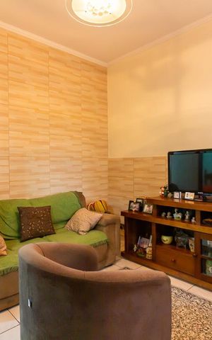 Casa à venda com 136m², 2 quartos e 1 vagaSala