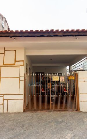 Casa à venda com 136m², 2 quartos e 1 vagaFachada