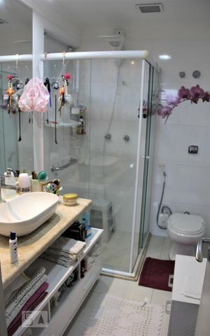 Casa à venda com 304m², 5 quartos e 4 vagasBanheiro 4